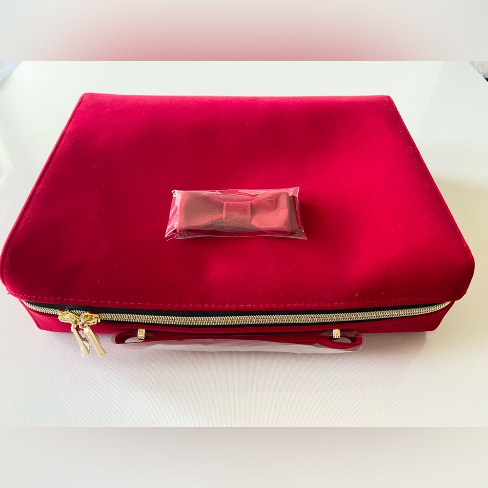 Estée Lauder Velvet Makeup Bag - Red